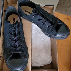 Black Converse Tennis Shoes